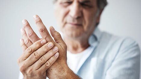 Stock and pain in the arthrosis of the wrist joints
